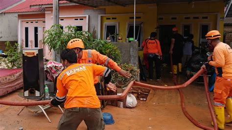 Baznas Tanggap Bencana Bantu Evakuasi Korban Banjir Di Tanjungpinang