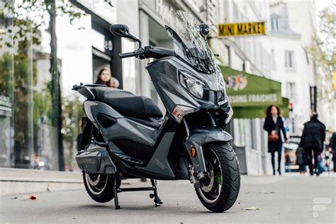 Essai du Easy Watts e trax un maxi scooter électrique très facile sur