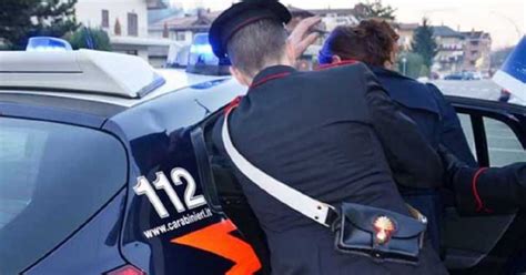 Bergamo Uccide Il Marito A Coltellate Arrestata Enne