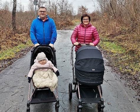 Babcie i dziadkowie o wnukach dla nich się żyje cała reszta schodzi