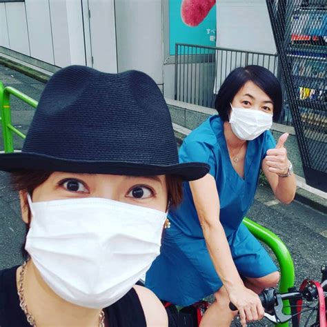 梅田陽子さんのインスタグラム写真 梅田陽子instagram「先輩と自転車で散歩。 最近🚴乗って体力つけています 電動なのに結構必死