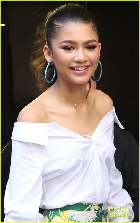 Who Is Zendaya Zendaya Hair Zendaya Outfits Zendaya Style Zendaya