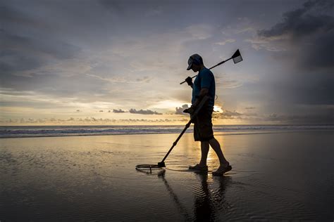 Can You Use Metal Detectors On Florida Beaches Uncover The Hidden