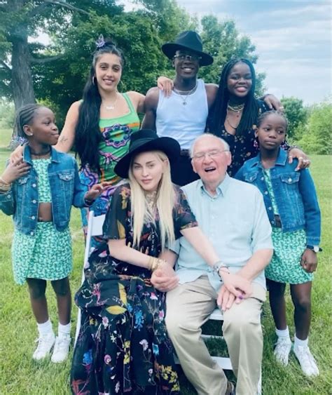 Madonna Seltenes Familienfoto Mit Papa Und Den Schwestern