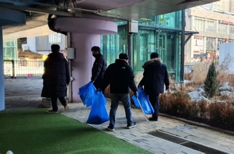 김포시 클린도시사업소 설맞이 공원 및 도로변 환경정화활동 실시경인투데이뉴스