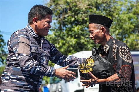 TNI AL Bagikan Bantuan Sosial Untuk Korban Gempa Cianjur