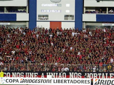 Torcida do Atlético PR esgota lugares para duelo decisivo o Vélez