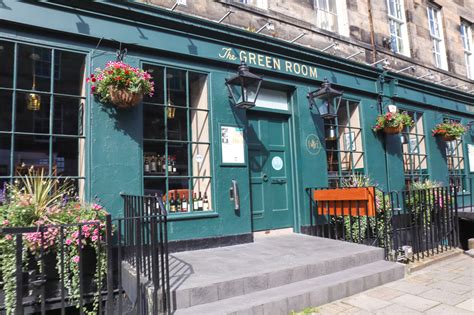 19 Best Edinburgh's West End Bars - Drink, Dine, Dance!