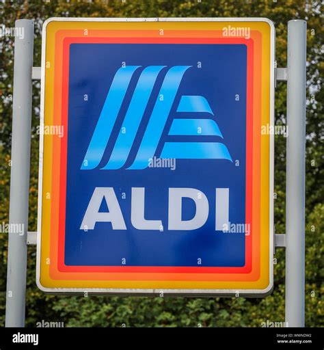 Una Tienda De Aldi En Marsh Lane Bootle Liverpool Aldi Revel Que