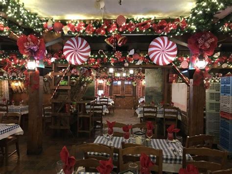 20+ Best Restaurant Decoration Ideas for Christmas