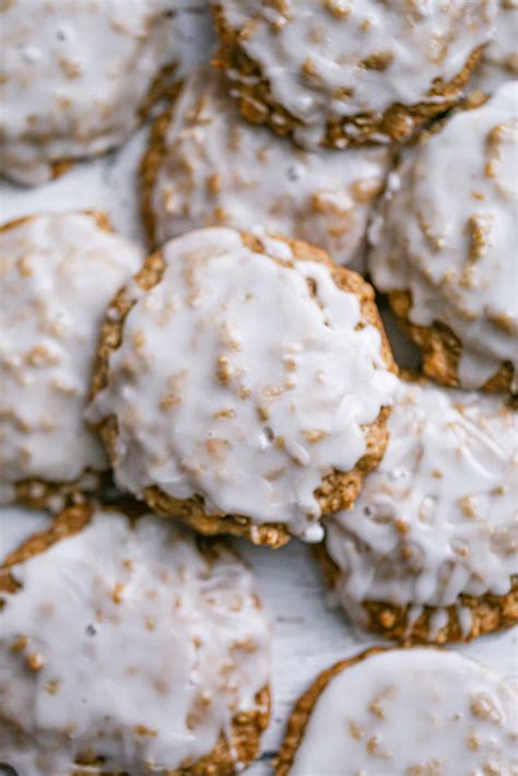 Vanilla Iced Oatmeal Cookies The Baking Chocolatess