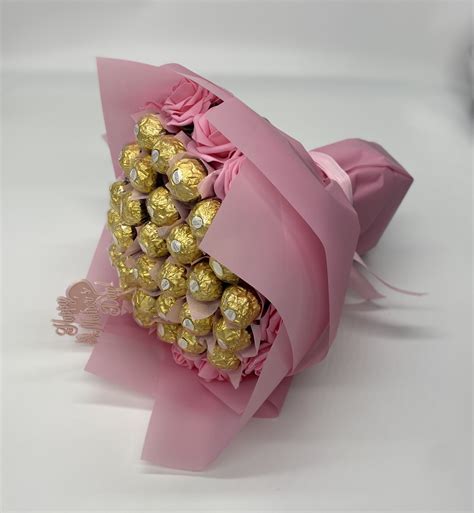 Details 300 Ramo De Flores Con Ferrero Rocher Abzlocal Mx