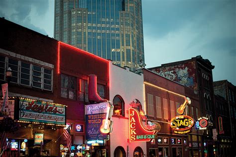 Escape To Nashville Tennessee For Bbq Music And The Neon Glow