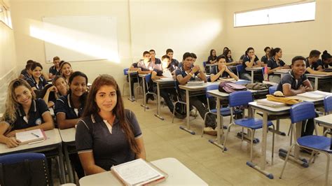 Olhar do Alto ESCOLA ANÍSIO TEIXEIRA Apesar da manutenção