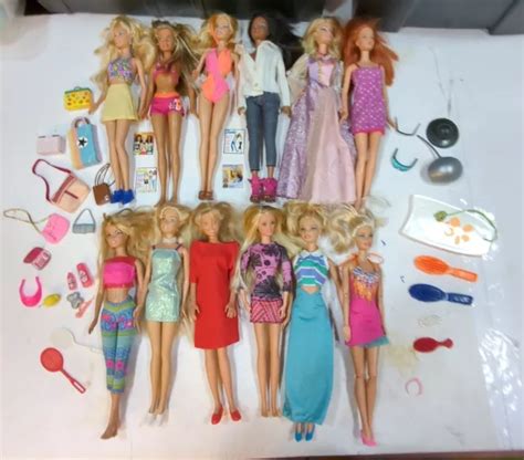 LOT DE 12 poupées Barbie des années 80 90 2000 habillées avec