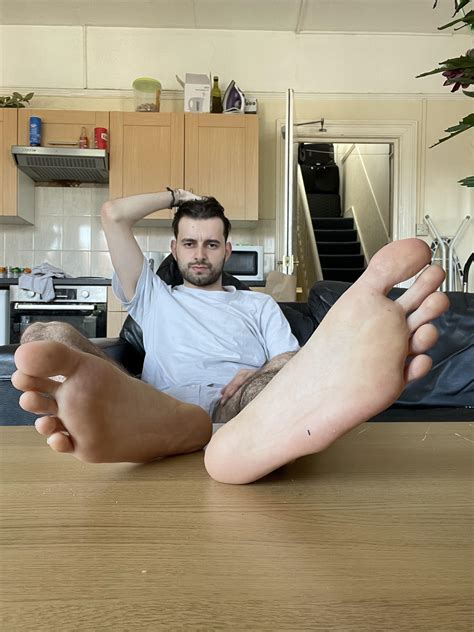 who’s gonna clean my toes? : r/Cashfag_n_Cashmaster