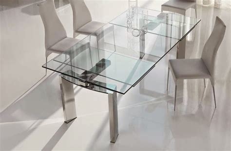 10 Extendable dining tables of glass, wood and plastic