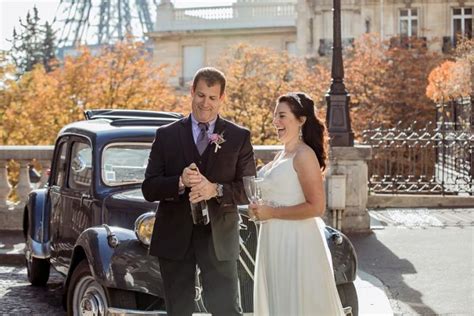 Eiffel Tower elopement wedding - Timeless Paris Photography