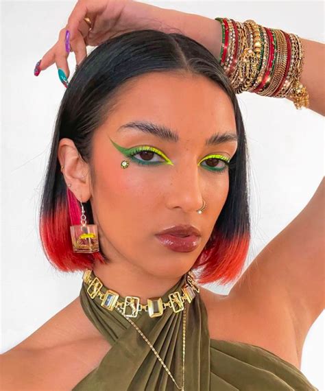 8 Bright And Vibrant Eye Makeup Looks Ive Bookmarked Just In Time For Holi