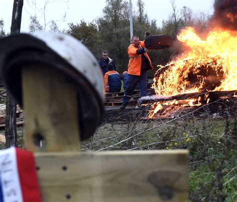 Les Actualit S Du H Ascoval Les Salari S Bloquent L Entr E Du