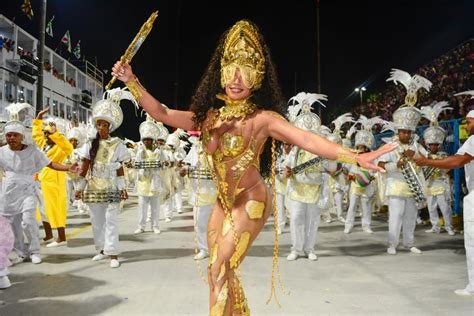 Foto Carnaval 2024 a rainha de bateria da Mangueira é Evelyn Bastos