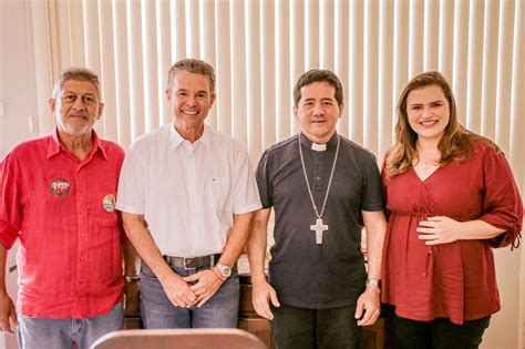 Mar Lia Arraes E Andr De Paula Tomam Caf Da Manh O Bispo Dom