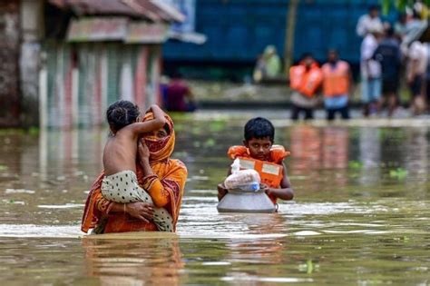 Bangladesh Floods Leave Nearly 300 000 In Emergency Shelters Pakistan Today