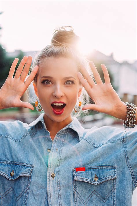 «emotional Smiling Happy Surprised Woman Posing Outdoor In Evening Del