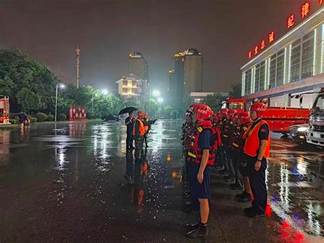 河南暴雨33人遇难，300w人受灾：灾难面前，我看到中国人的温暖和力量！河南省郑州市新浪新闻