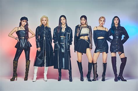 Dreamcatcher Reveals Their Official Light Stick And Robe Kpopstarz