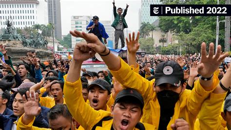 Thousands Of Angry Indonesians Gather To Protest Rising Fuel Prices The New York Times