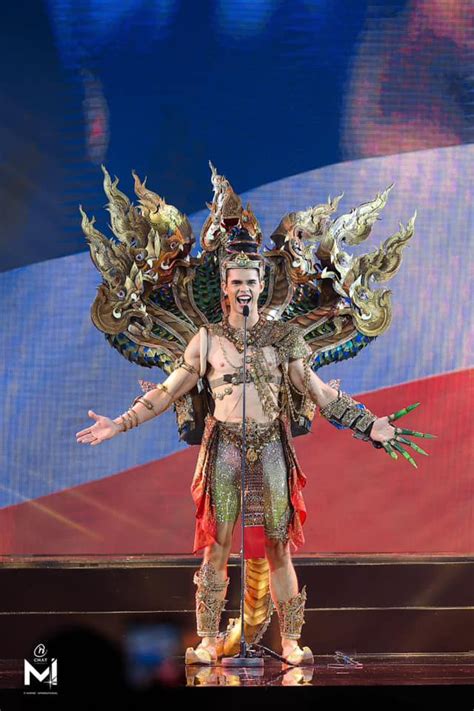 Potret National Costume Di Mister International