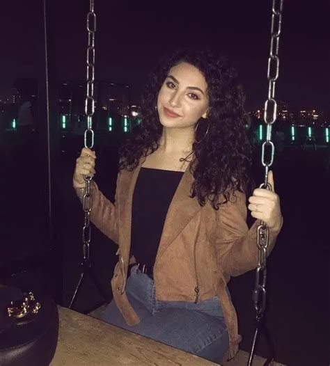 Syrian Babe Scrolller