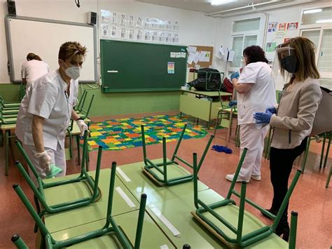 Los Riesgos De La Vuelta A Las Aulas A Fondo Faro De Vigo