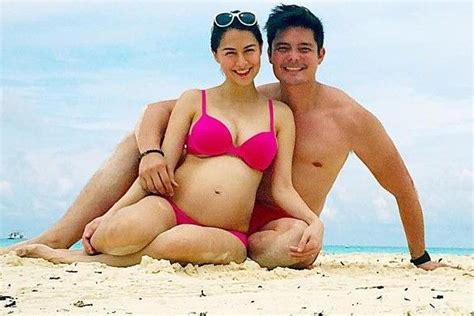 Hot Sexy Elizabeth Tan Bikini Pics