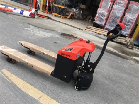 Pedestrian Type Electric Pallet Truck VS Rider Type Electric Pallet