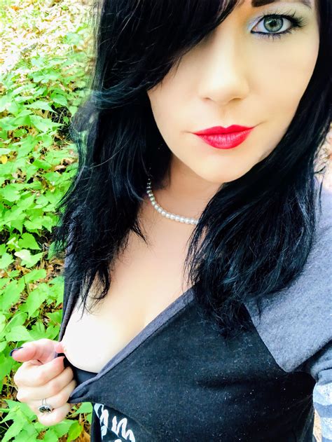 Your Favorite Average MILF Needed A Drastic Change What Do Yall Think Scrolller