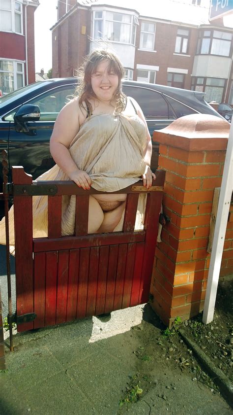 Tim Tess Teenage BBW Has Her Pussy Shaved Porn Pictures XXX Photos