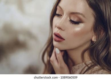 Sexy Beautiful Brunette Woman Bright Make Stock Photo 793912963 Shutterstock