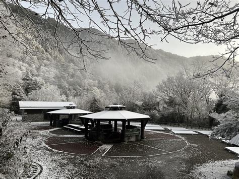 快訊年獸寒流來敲門！南橫降下絕美雪景 向陽山區成銀白世界