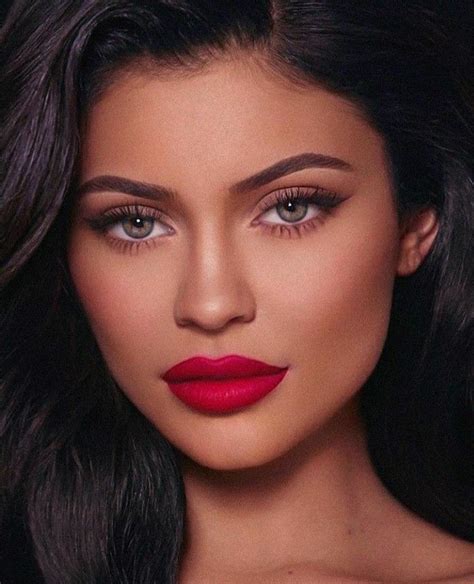 Pin By Darley Arroyo On Clan Kardashian Jenner Red Lips Makeup Look