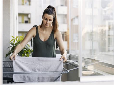 Come Togliere L Odore Di Muffa Dai Vestiti Donna Moderna