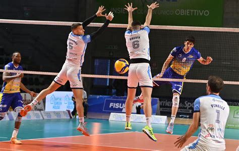 Castellana Grotte Piazza Un Altro Colpaccio E Inguaia Aversa Volley News