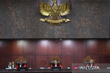 MK Tolak Uji Formil Syarat Batas Usia Capres Cawapres ANTARA News