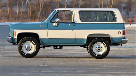 A Restomod Chevrolet K5 Blazer Convertible The Perfect Classic 4x4 Classic Chevy Trucks K5