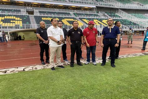 Tiba Di Stadion Gbt Menpora Ingatkan Pemkot Surabaya Soal Rumput