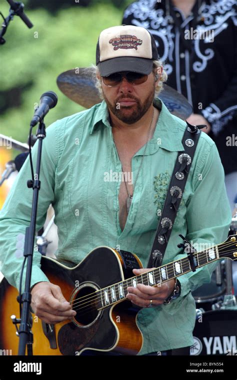 Toby keith concert hi-res stock photography and images - Alamy