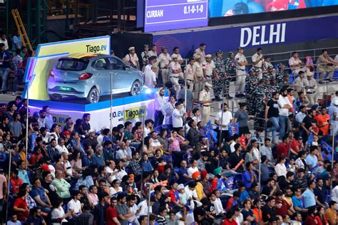 Ipl 2023 Man 2 Sons Arrested For Misbehaving With Spectators In Delhi Stadium