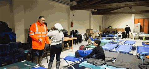 Il Fango Blocca I Passeggeri Sul Treno Si Ferma Anche Lo Stabilimento