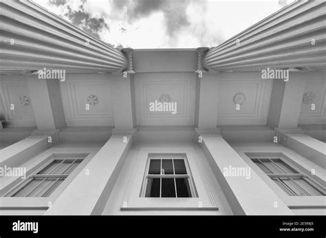 White Pillared Columns Hi Res Stock Photography And Images Alamy